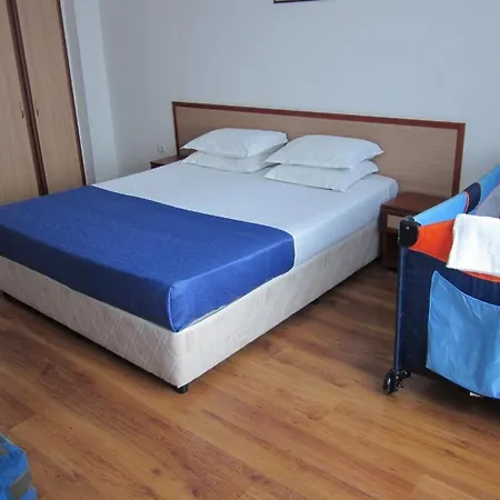 ホテル Albatros 2 Family 2*